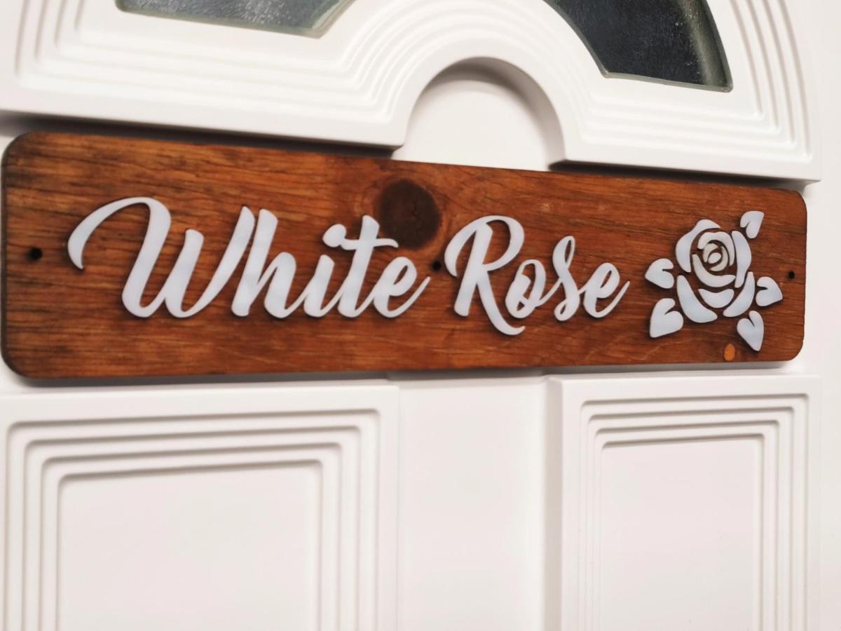 Appartamento White Rose Studio Basement Budapest Esterno foto