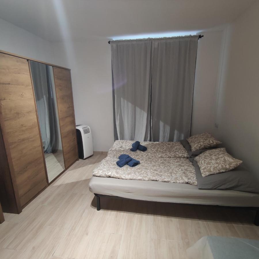 Appartamento White Rose Studio Basement Budapest Esterno foto